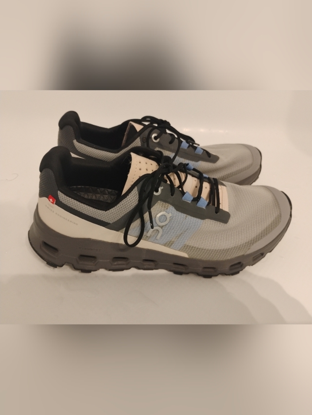 Women's  ON Cloud vista Alloy Black Size 8 Running Trail - Perfect Condition